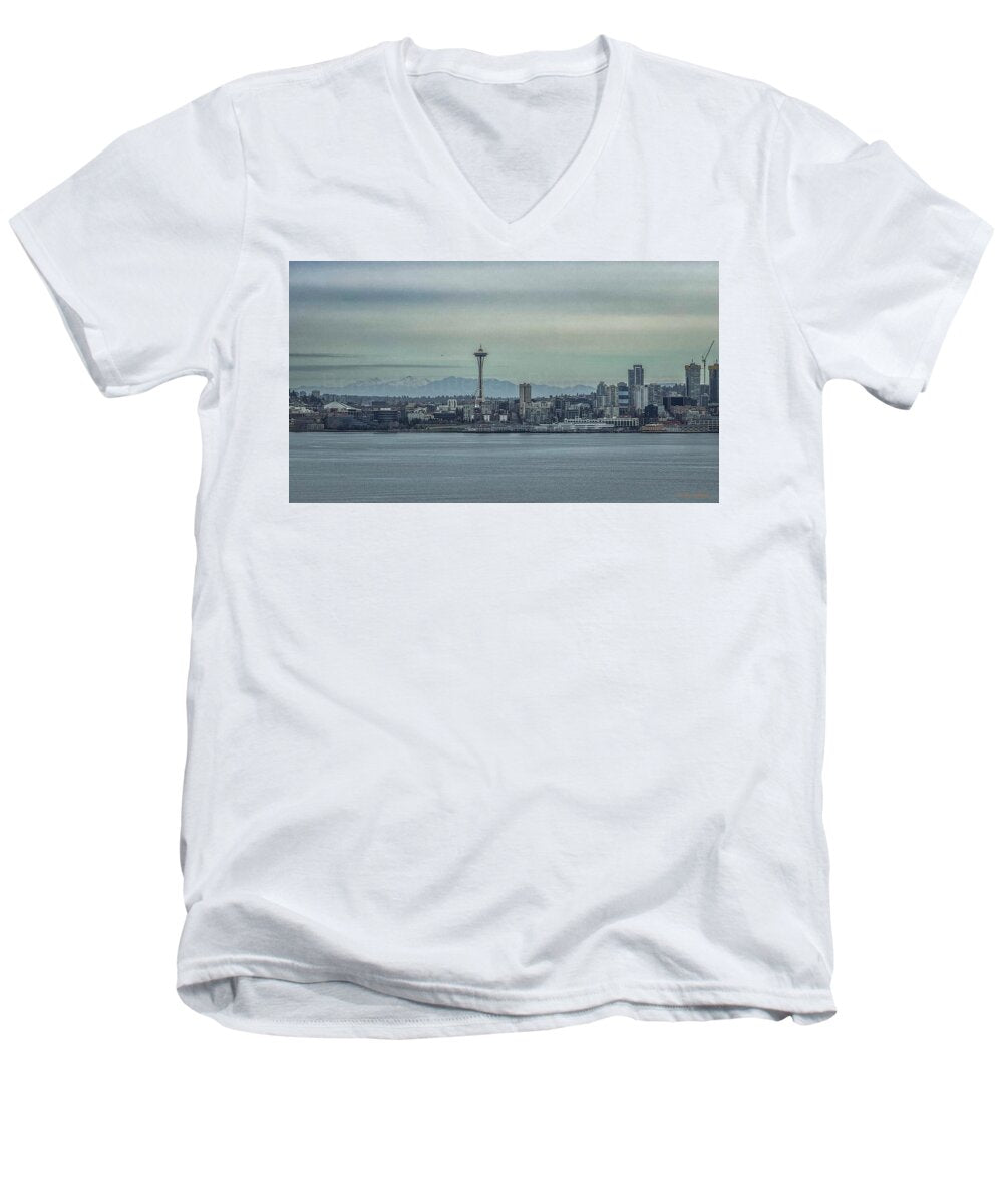 Seattle sky line - Men's V-Neck T-Shirt