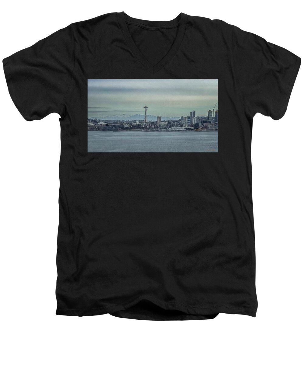 Seattle sky line - Men's V-Neck T-Shirt