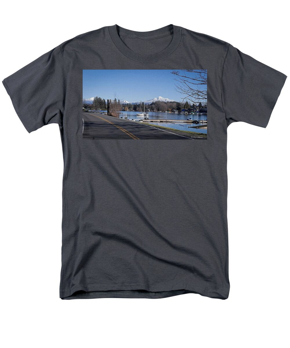 View of lake Steven - Men's T-Shirt (Regular Fit)