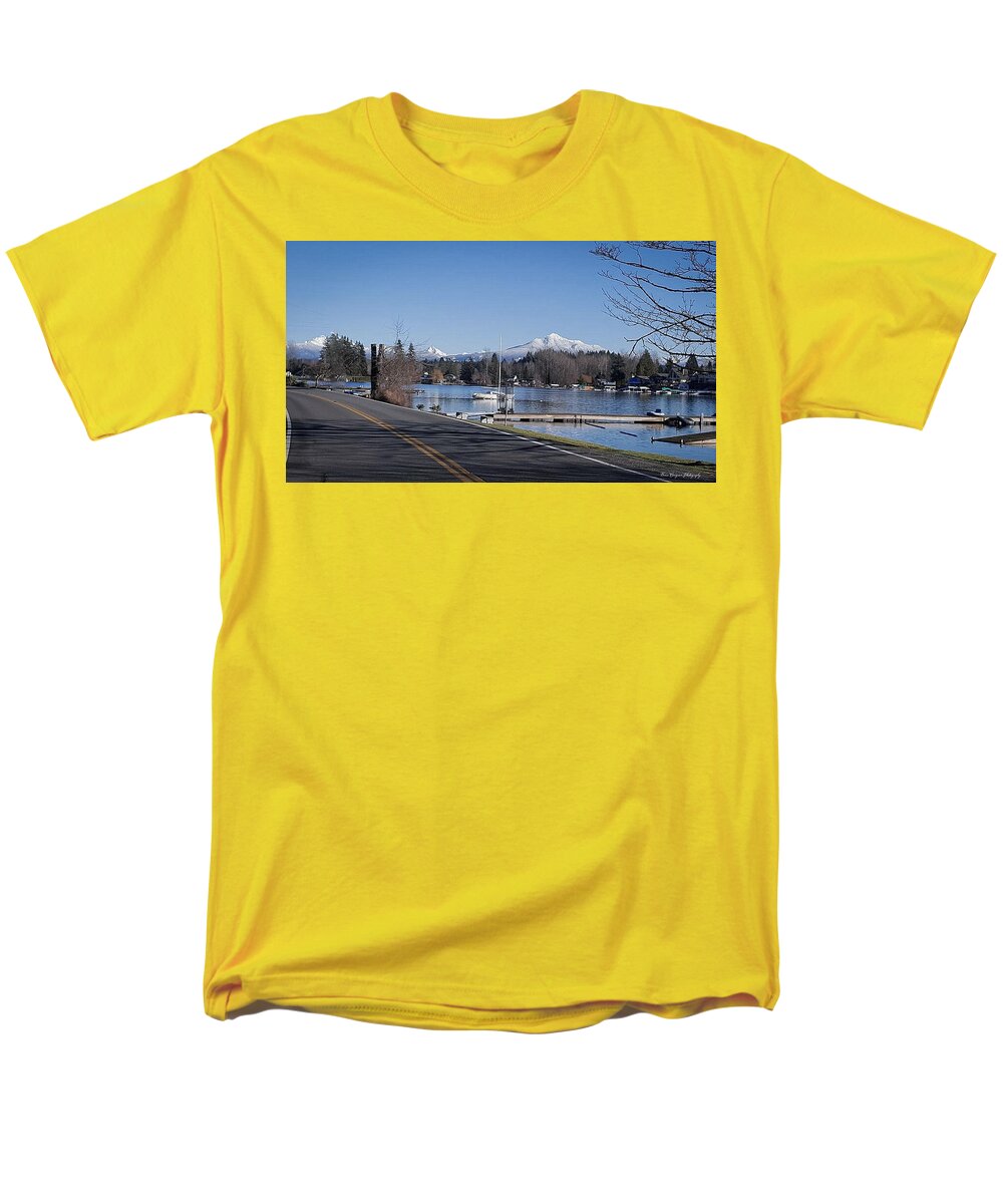 View of lake Steven - Men's T-Shirt (Regular Fit)