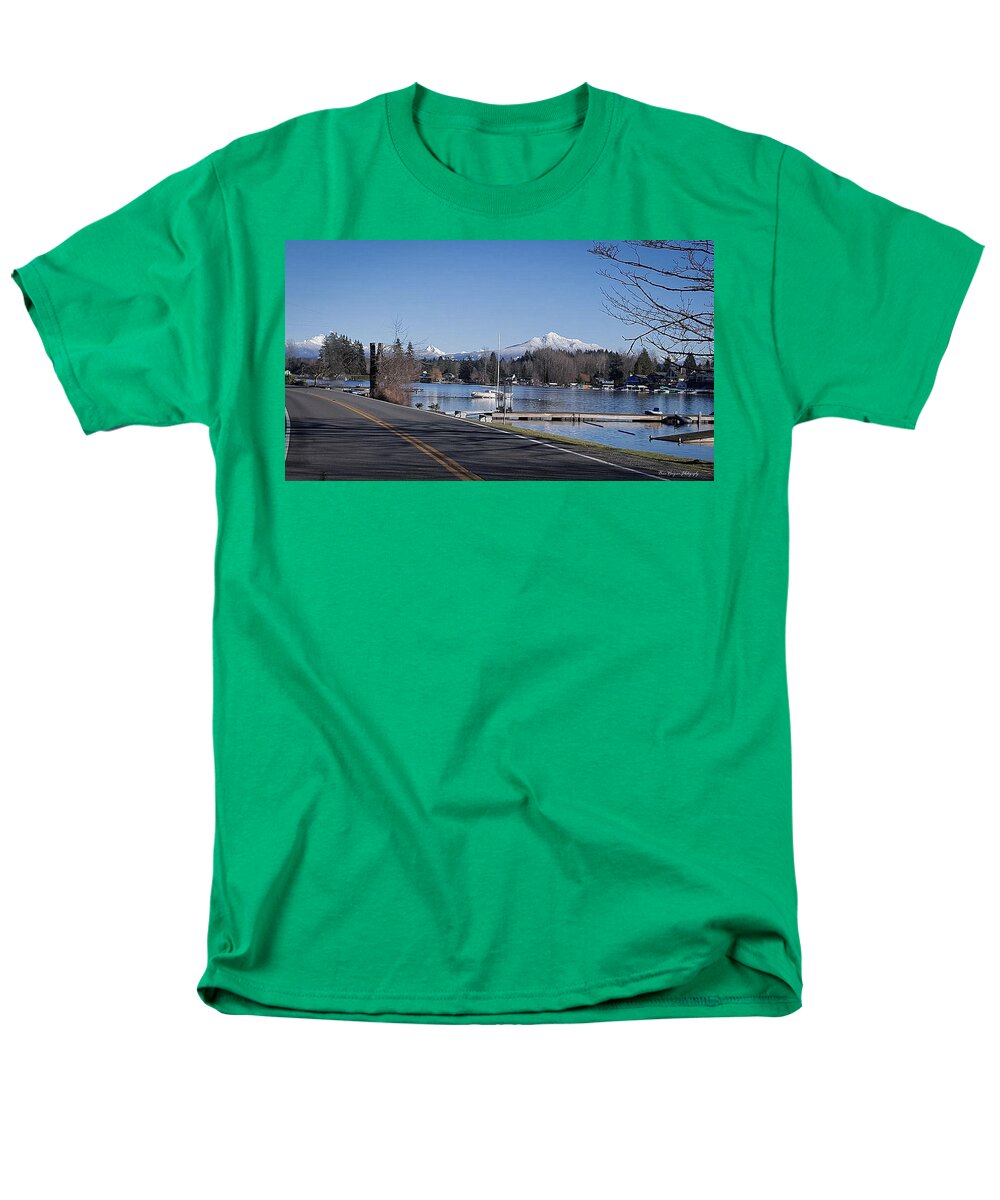 View of lake Steven - Men's T-Shirt (Regular Fit)