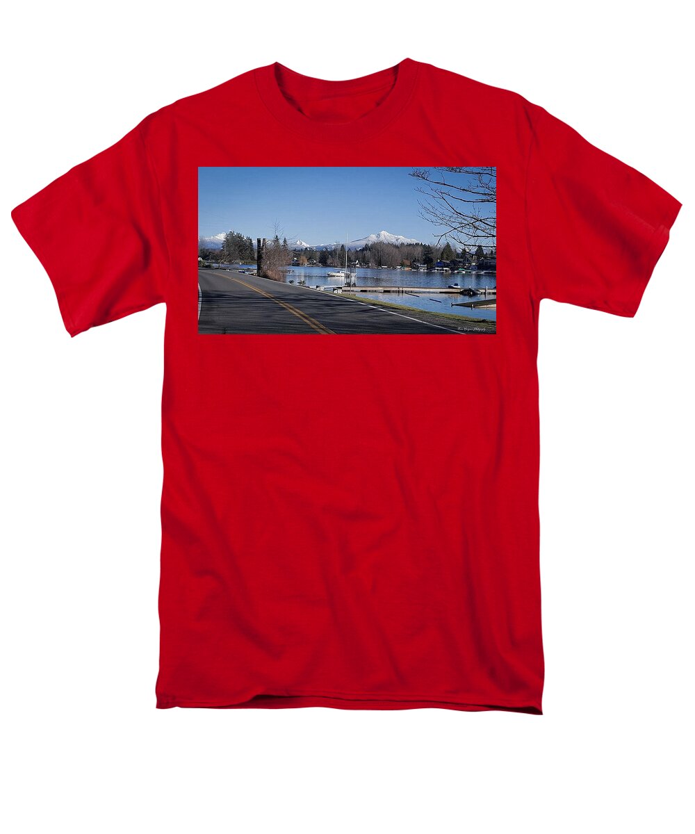View of lake Steven - Men's T-Shirt (Regular Fit)