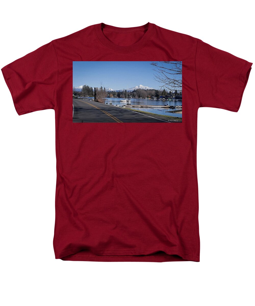 View of lake Steven - Men's T-Shirt (Regular Fit)