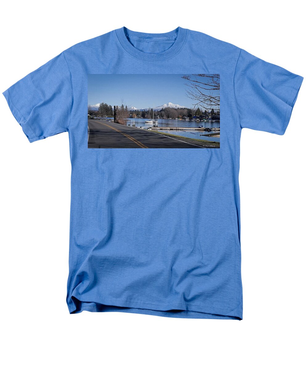 View of lake Steven - Men's T-Shirt (Regular Fit)