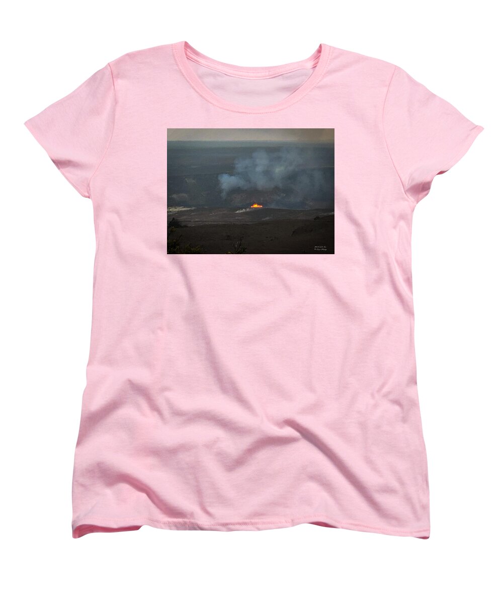 Volcano in Hawaii - Women's T-Shirt (Standard Fit)