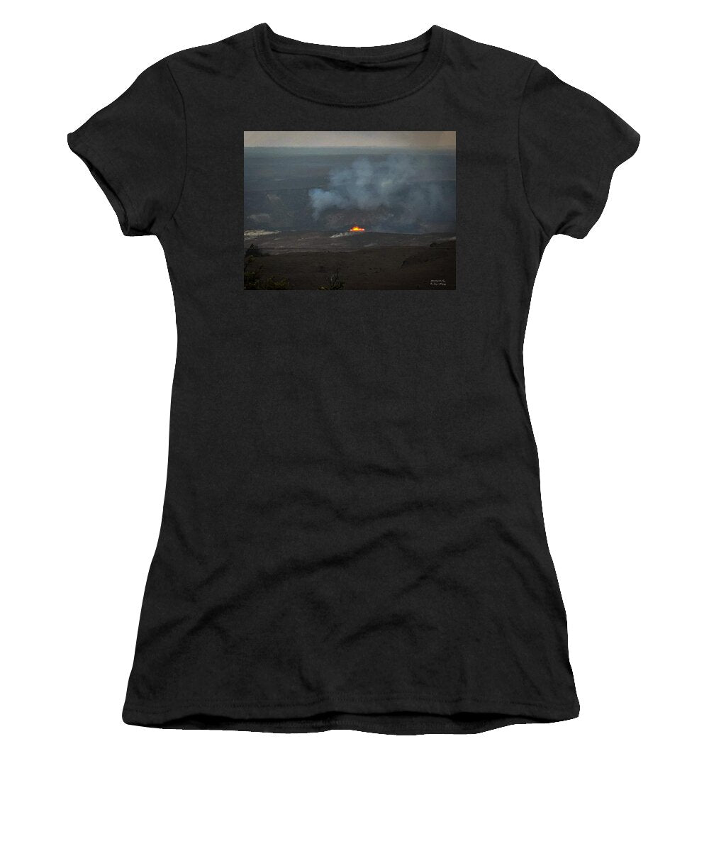 Volcano in Hawaii - Women's T-Shirt