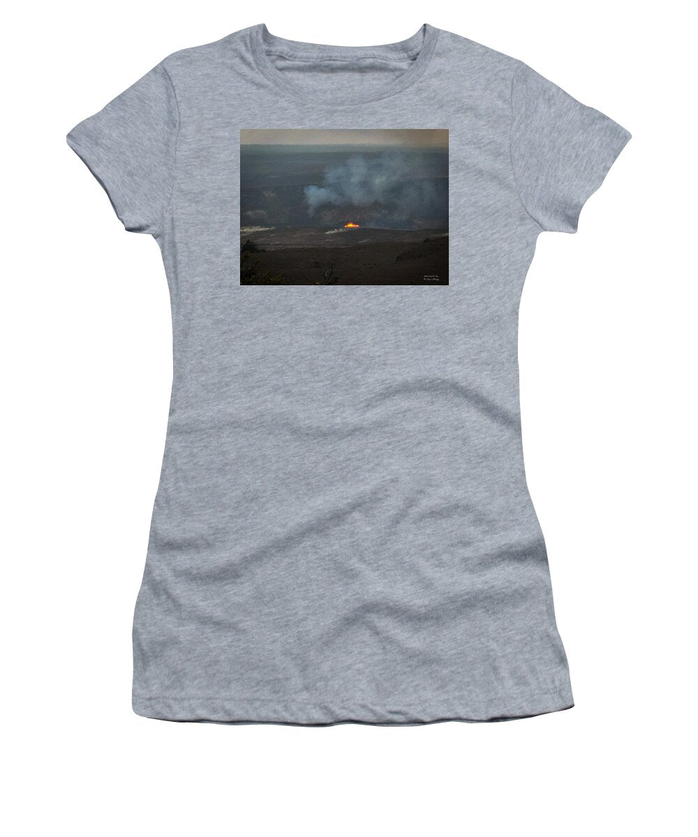 Volcano in Hawaii - Women's T-Shirt