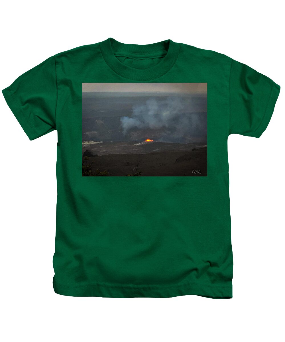 Volcano in Hawaii - Kids T-Shirt