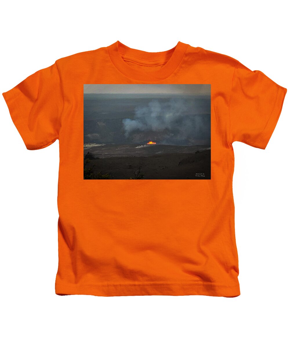 Volcano in Hawaii - Kids T-Shirt