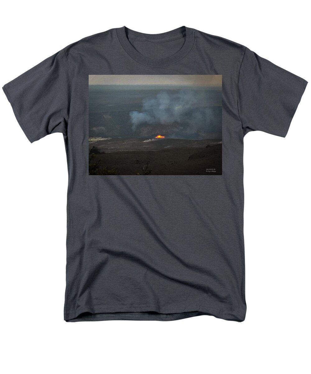 Volcano in Hawaii - Men's T-Shirt (Regular Fit)
