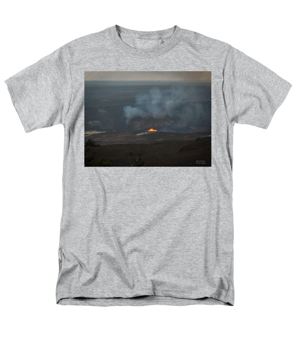 Volcano in Hawaii - Men's T-Shirt (Regular Fit)