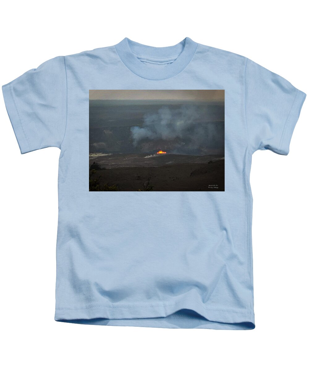 Volcano in Hawaii - Kids T-Shirt