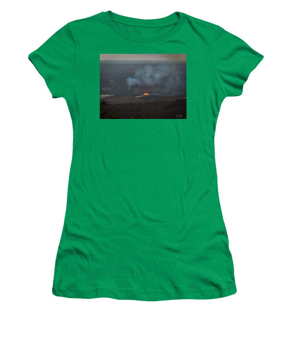 Volcano in Hawaii - Women's T-Shirt