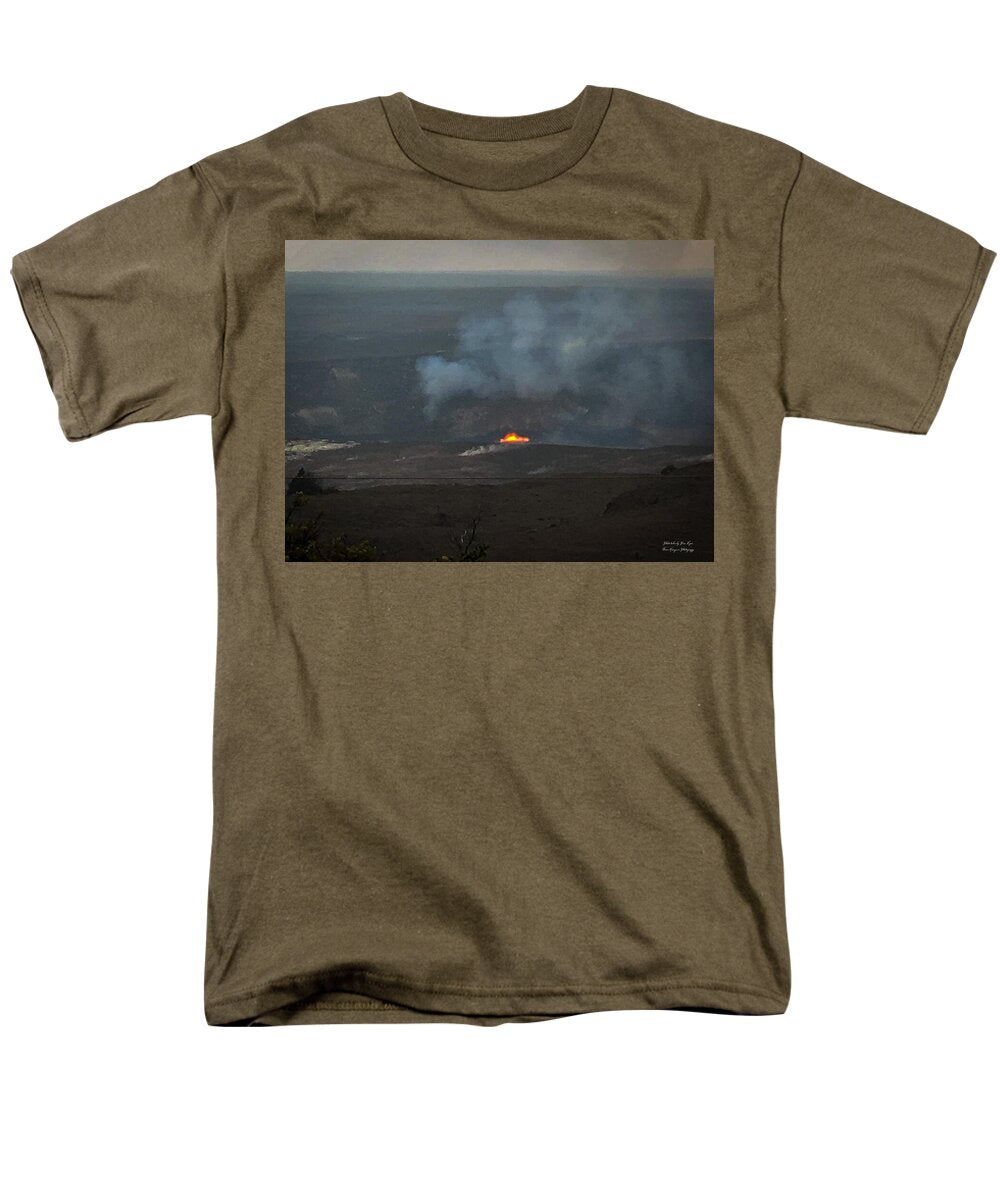 Volcano in Hawaii - Men's T-Shirt (Regular Fit)