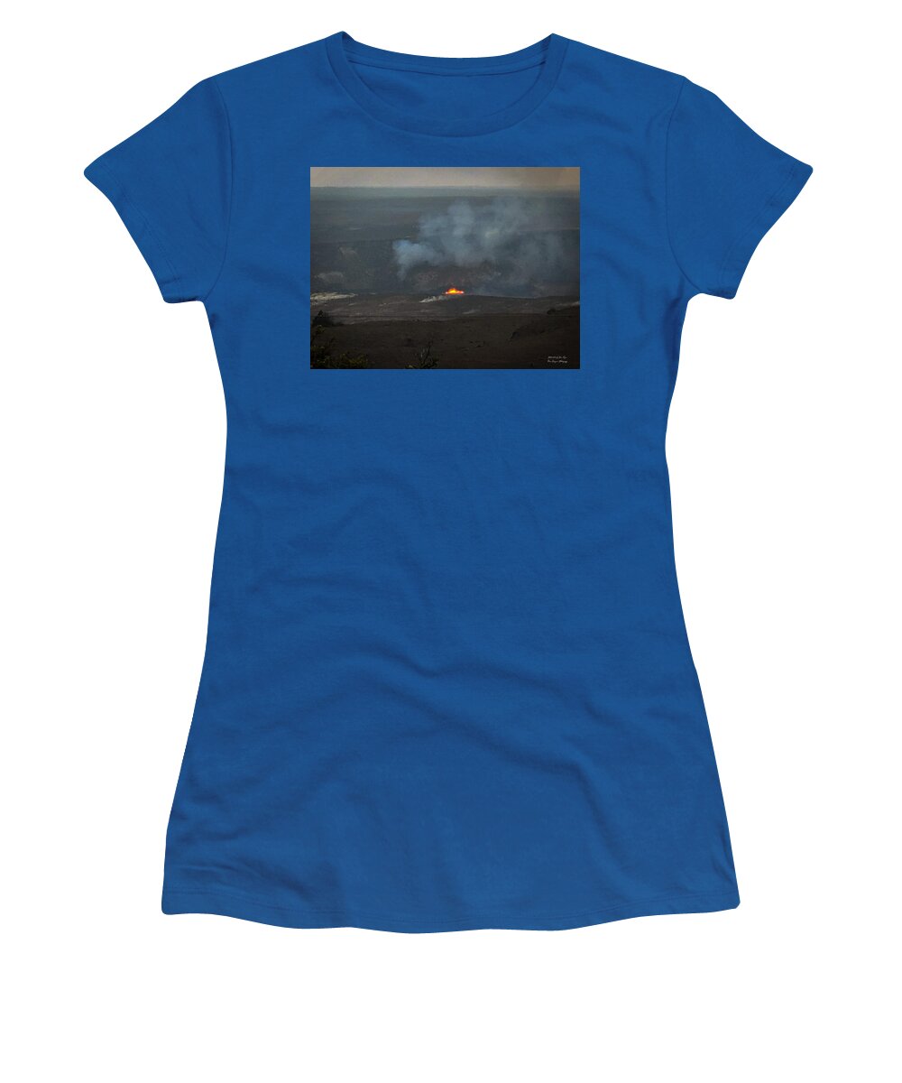 Volcano in Hawaii - Women's T-Shirt