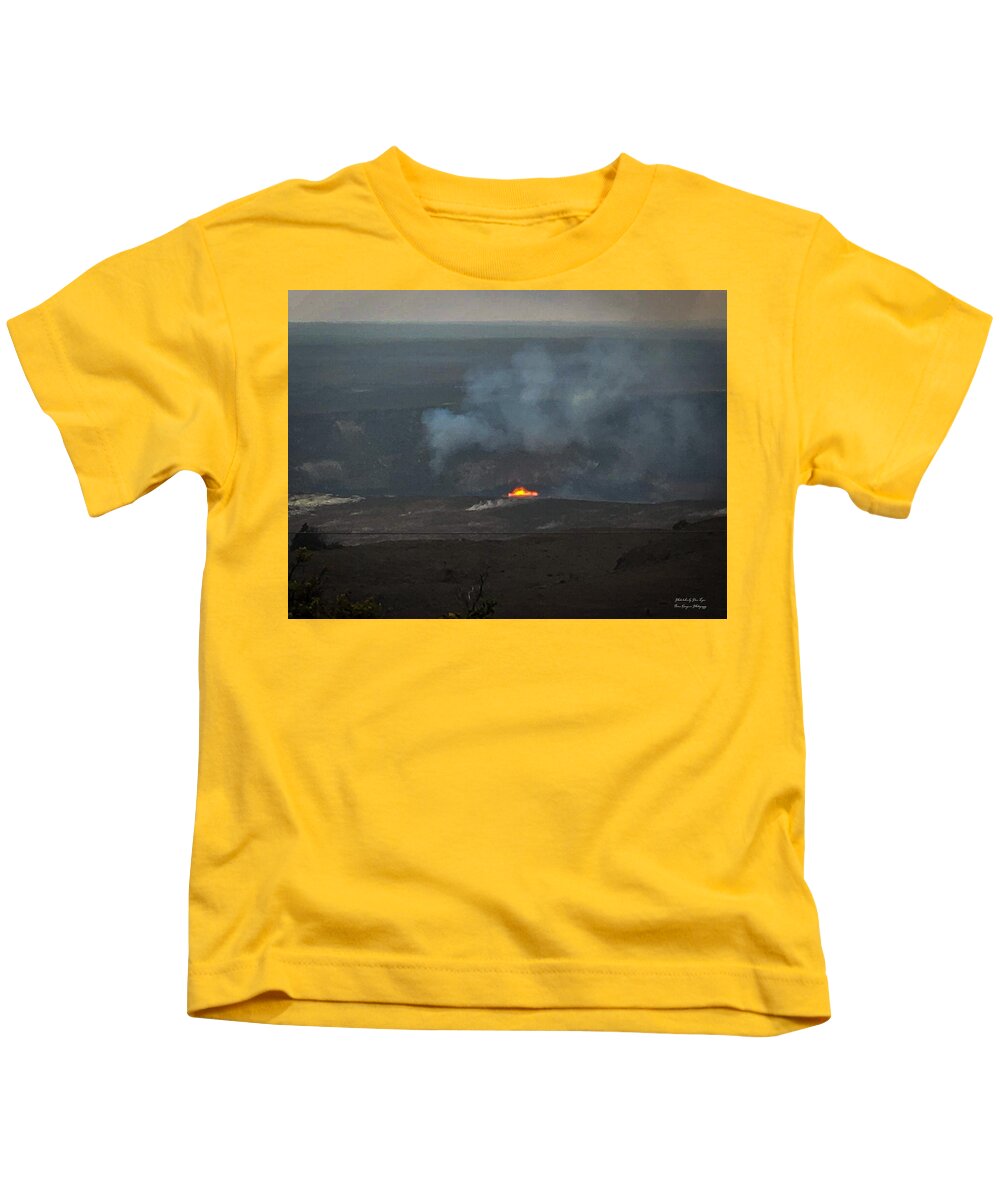 Volcano in Hawaii - Kids T-Shirt