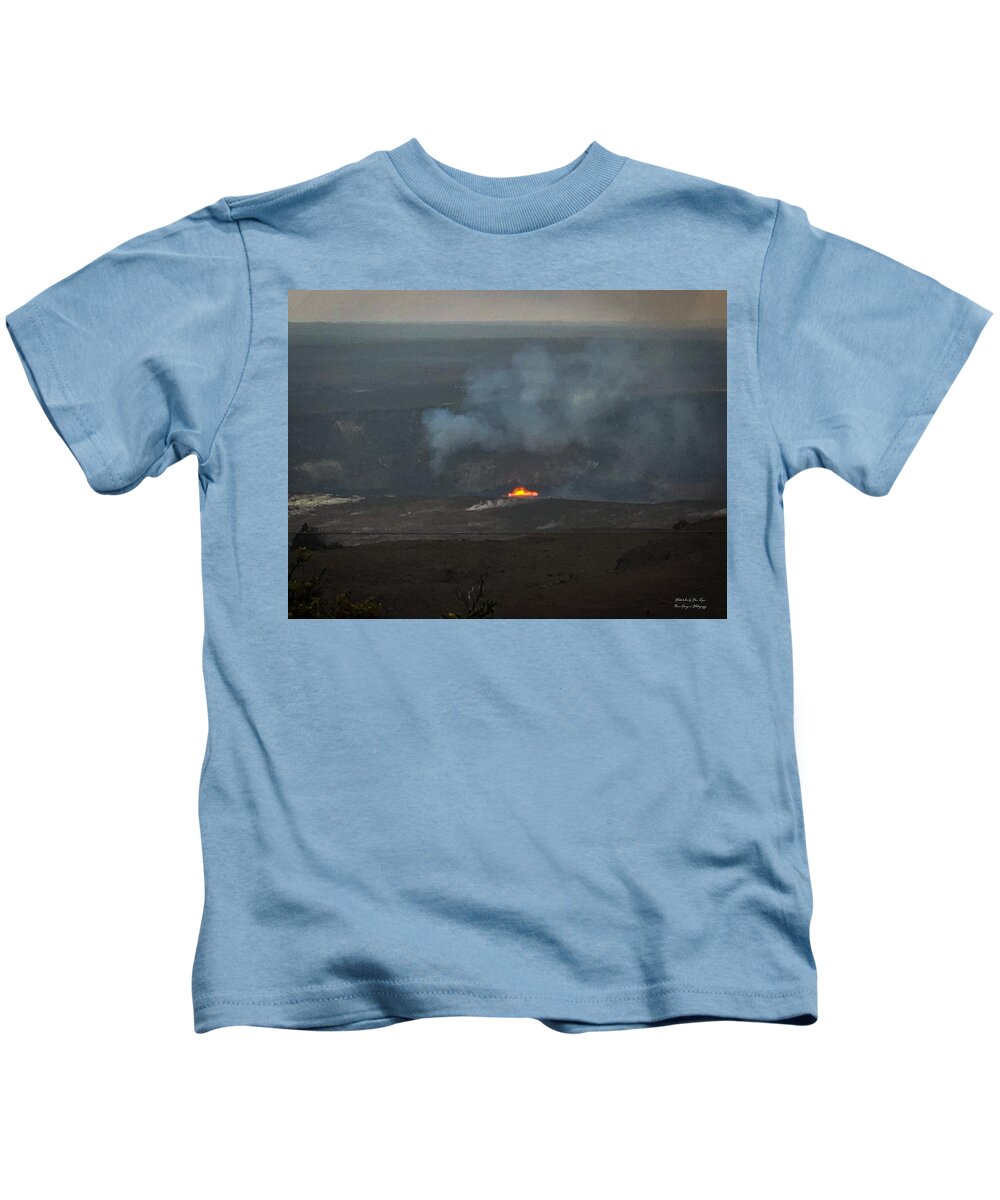 Volcano in Hawaii - Kids T-Shirt
