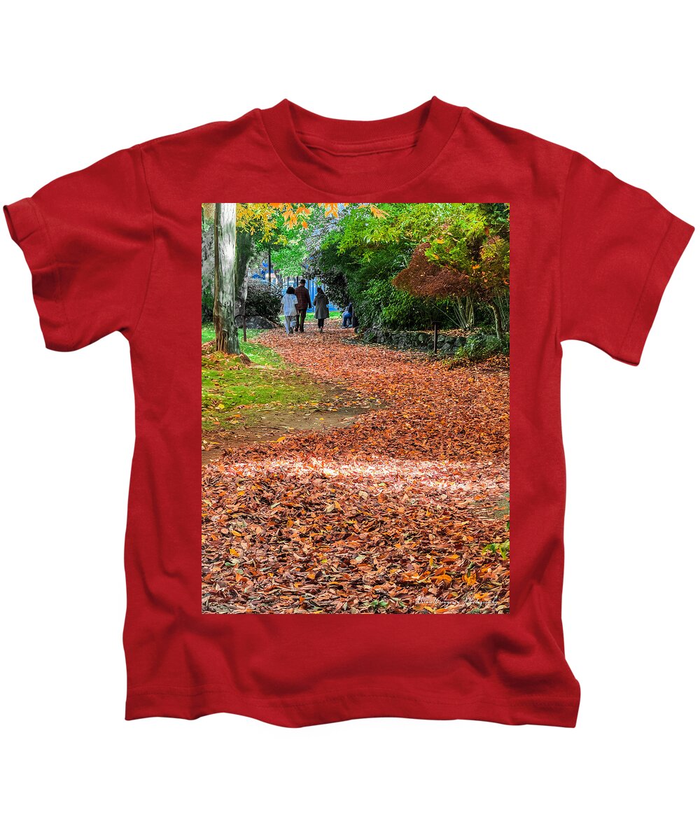 Walk along the park - Kids T-Shirt