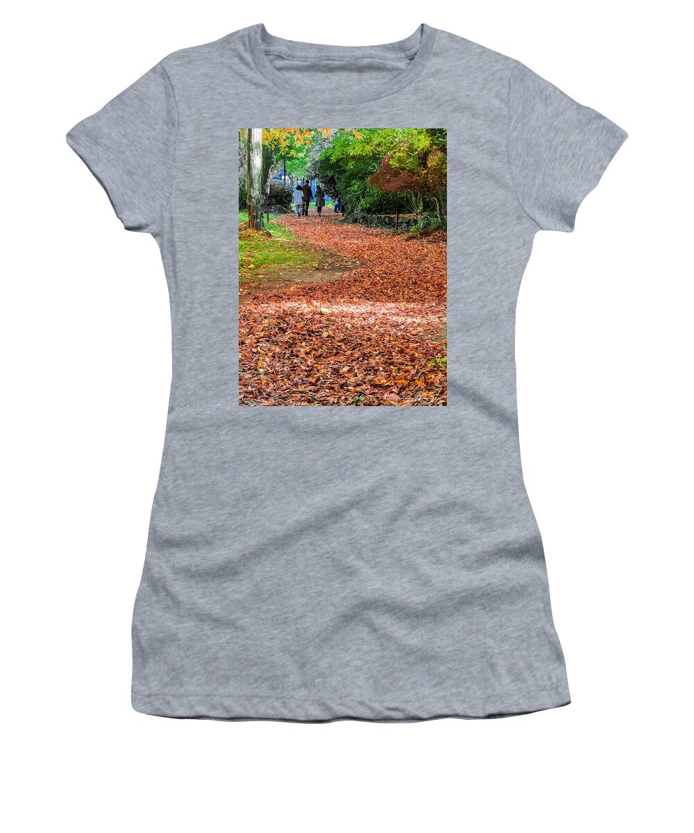 Walk along the park - Women's T-Shirt