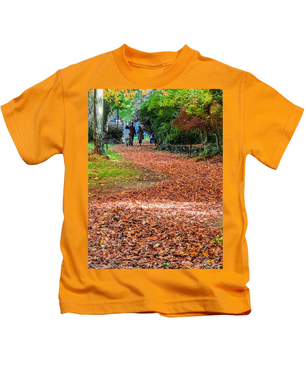 Walk along the park - Kids T-Shirt