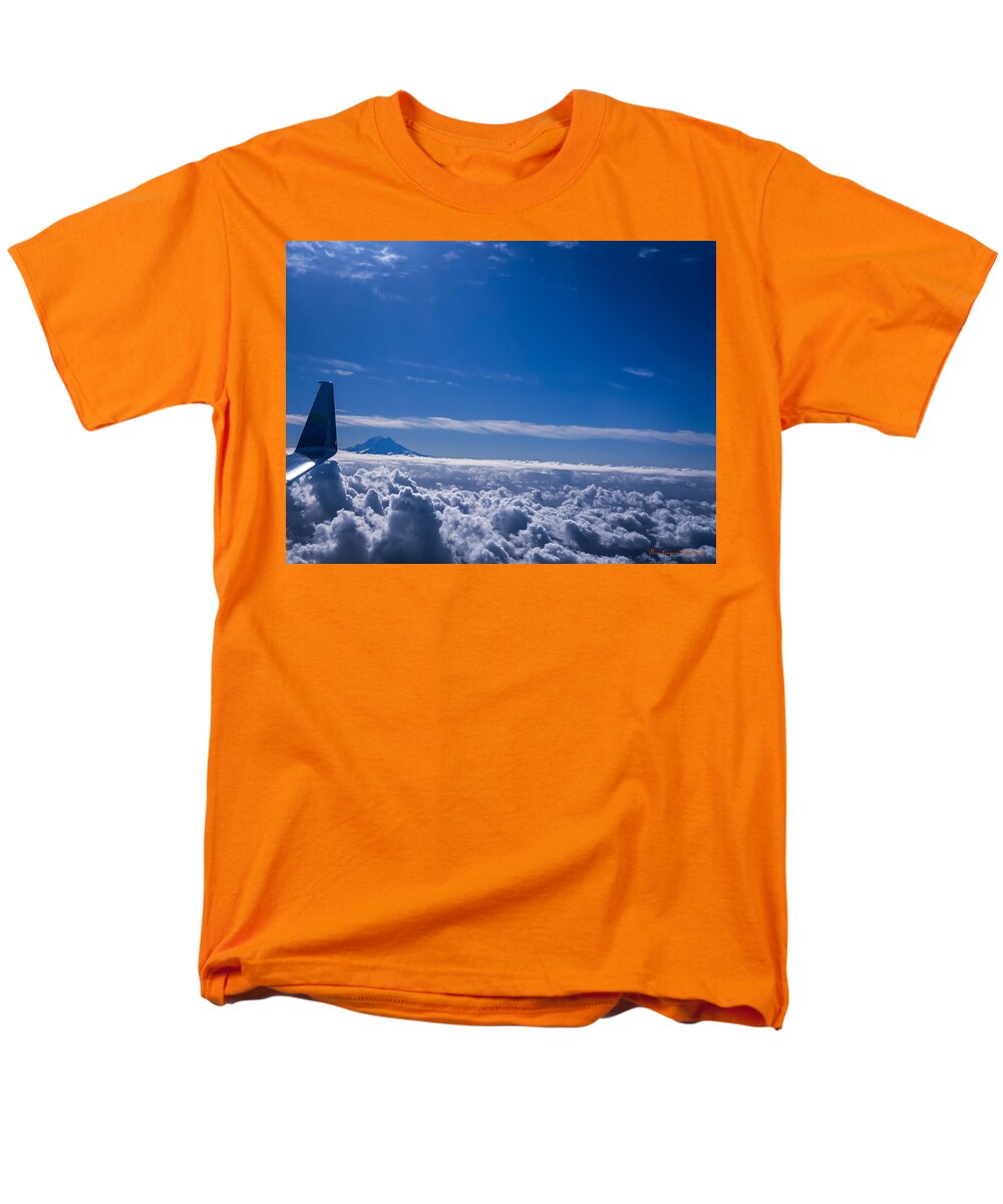 Above the clouds  - Men's T-Shirt  (Regular Fit)