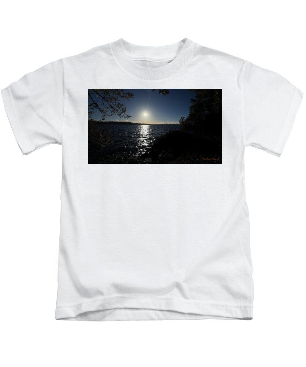 As the sun sets  - Kids T-Shirt