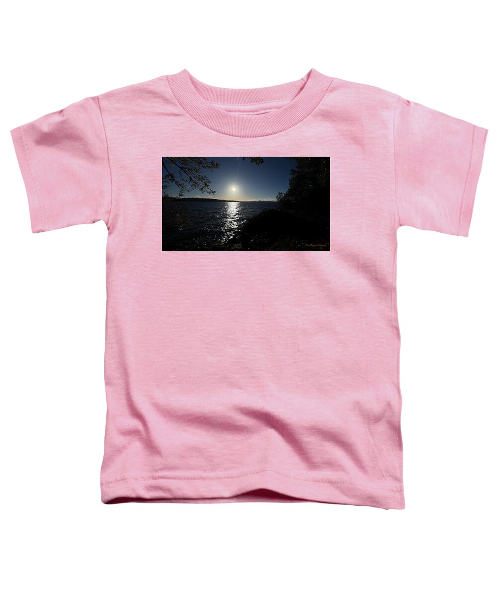 As the sun sets  - Toddler T-Shirt