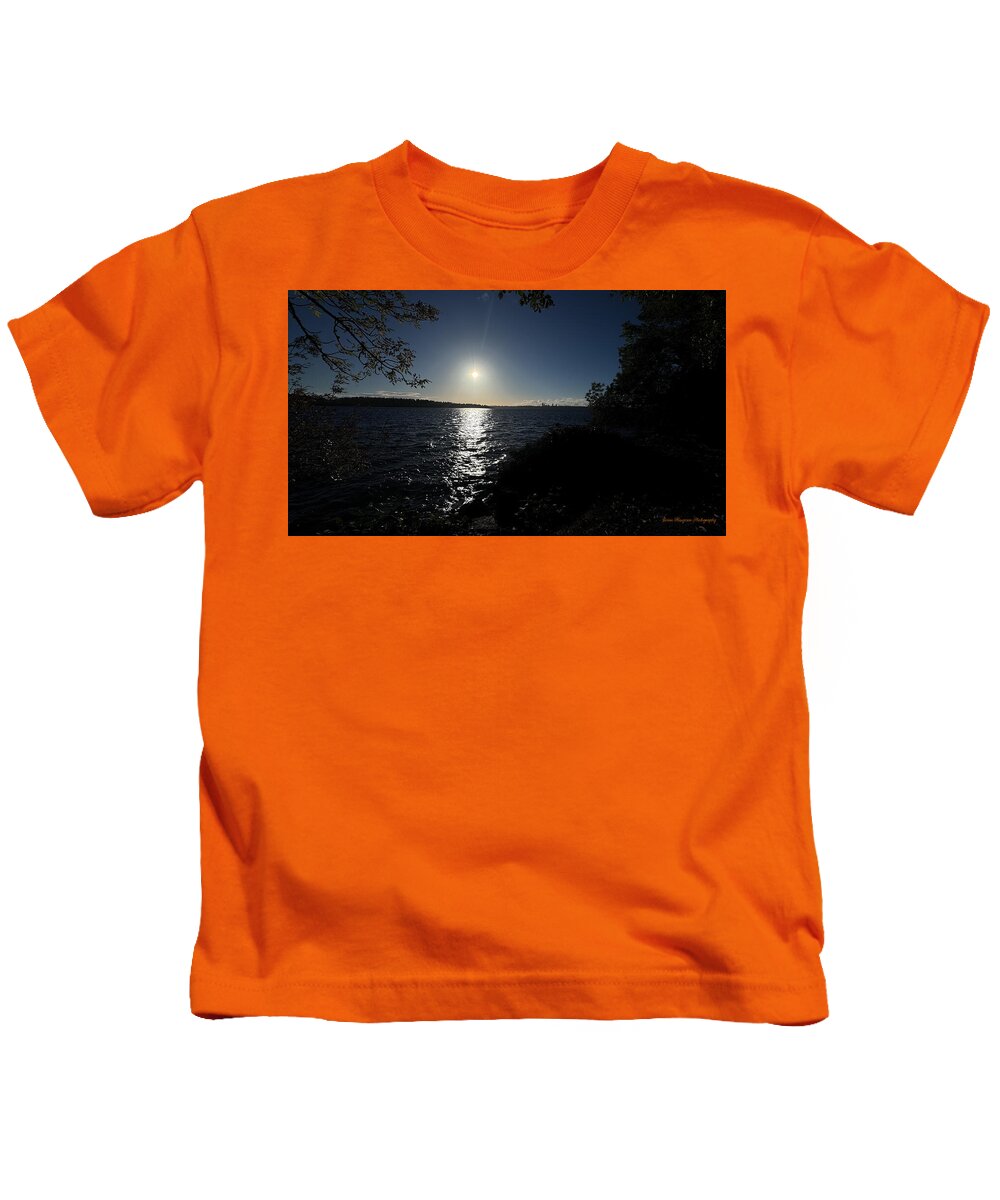 As the sun sets  - Kids T-Shirt