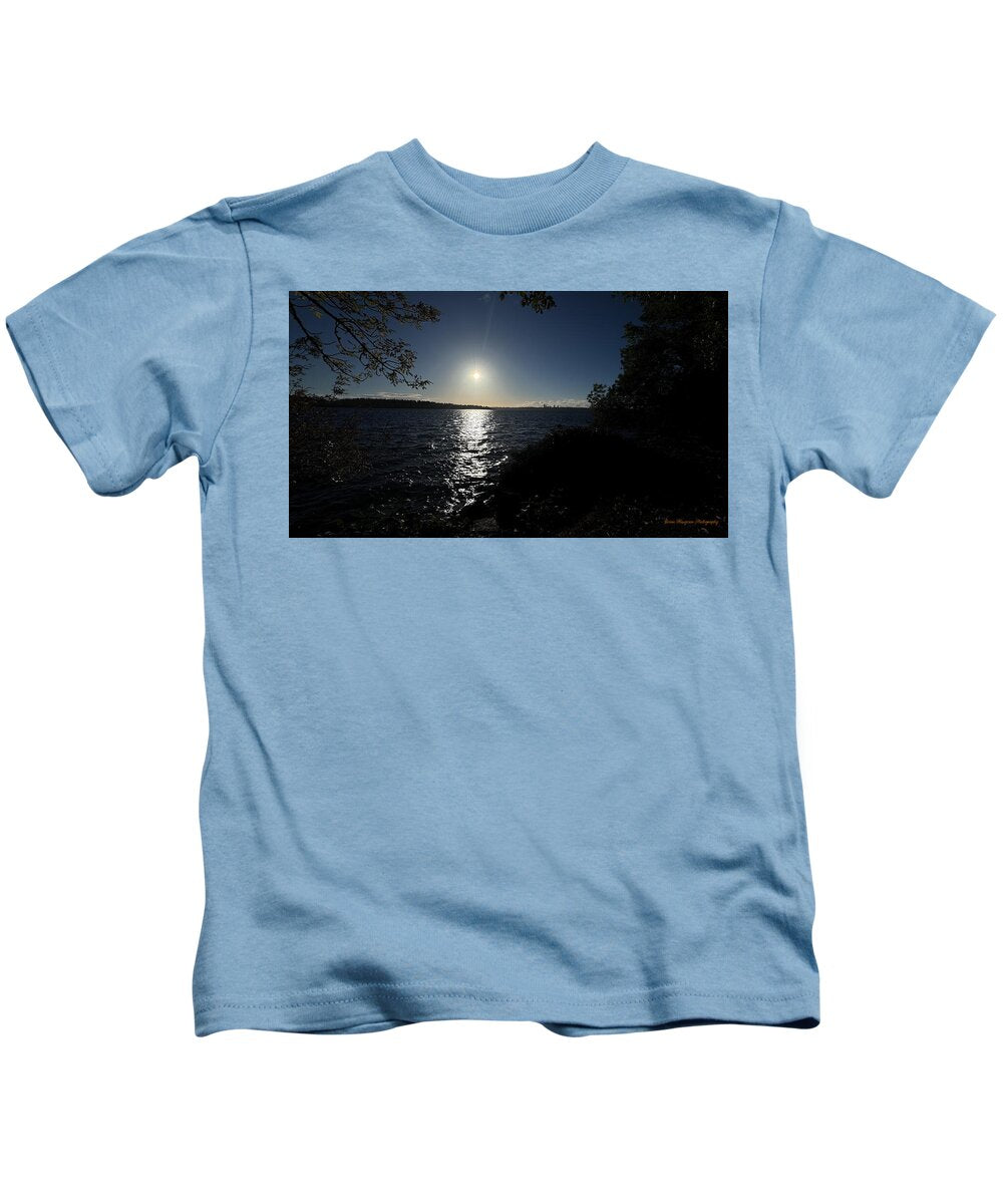 As the sun sets  - Kids T-Shirt