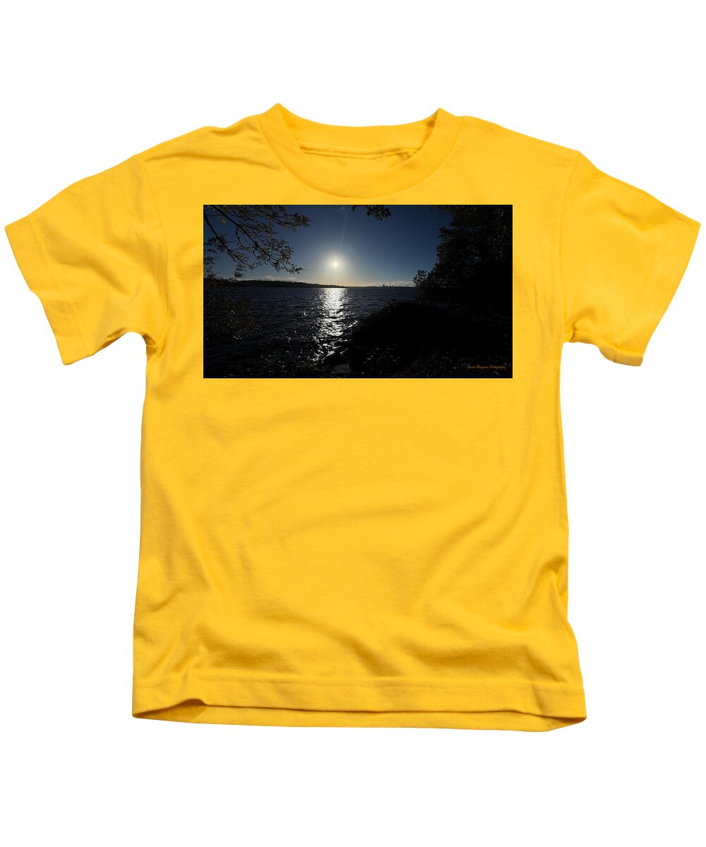As the sun sets  - Kids T-Shirt