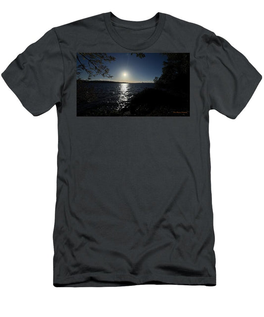 As the sun sets  - T-Shirt
