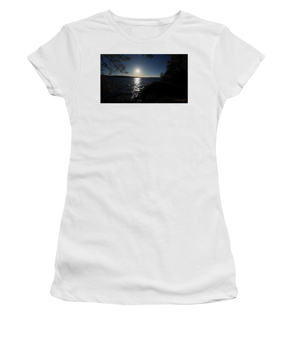 As the sun sets  - Women's T-Shirt