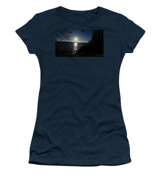 As the sun sets  - Women's T-Shirt