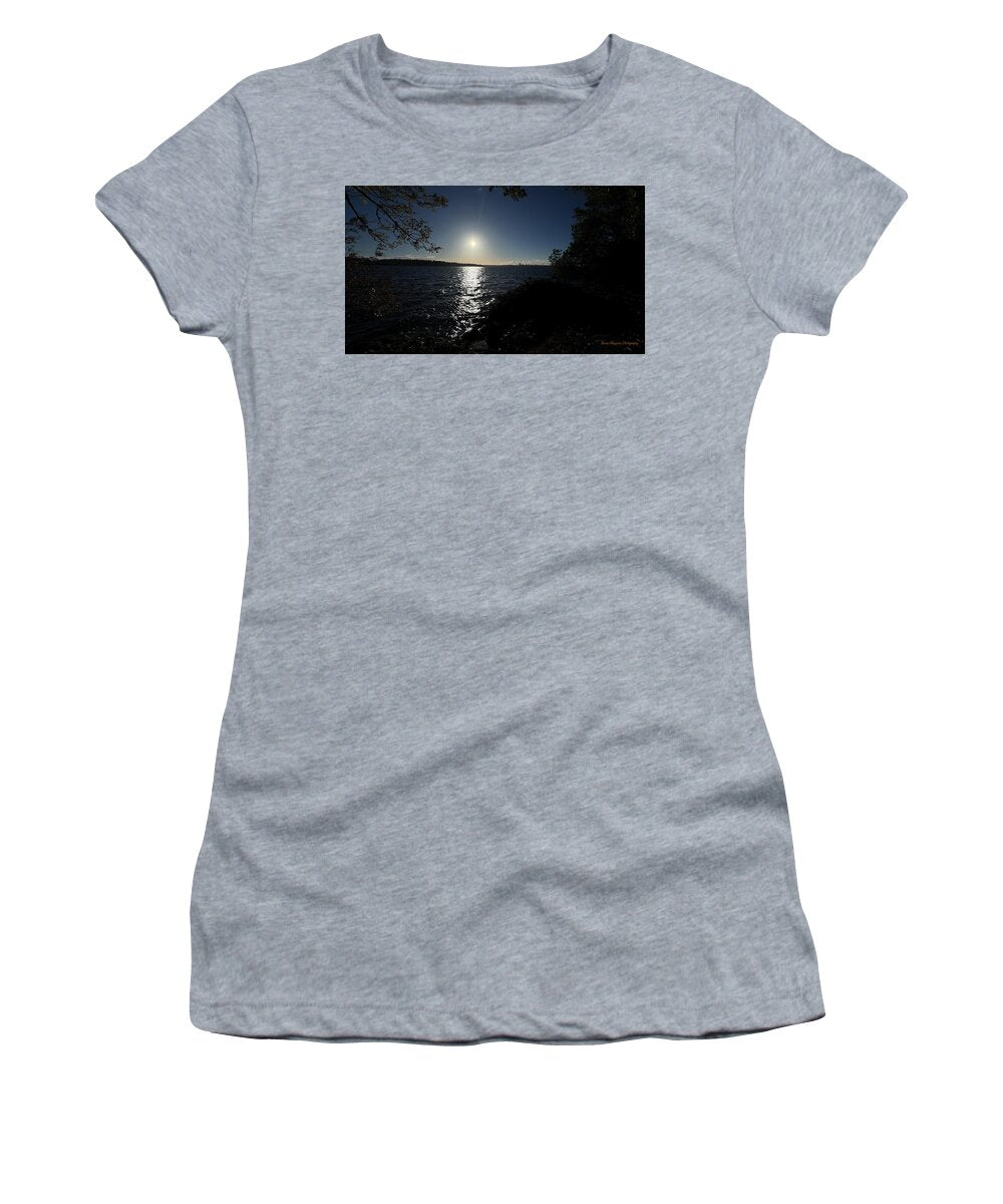 As the sun sets  - Women's T-Shirt