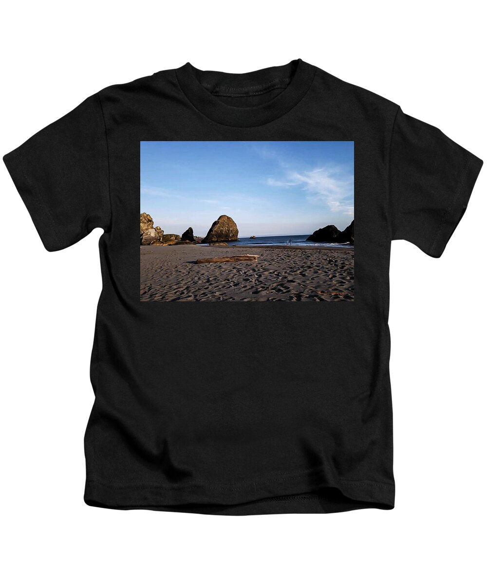 At the beach 4 - Kids T-Shirt