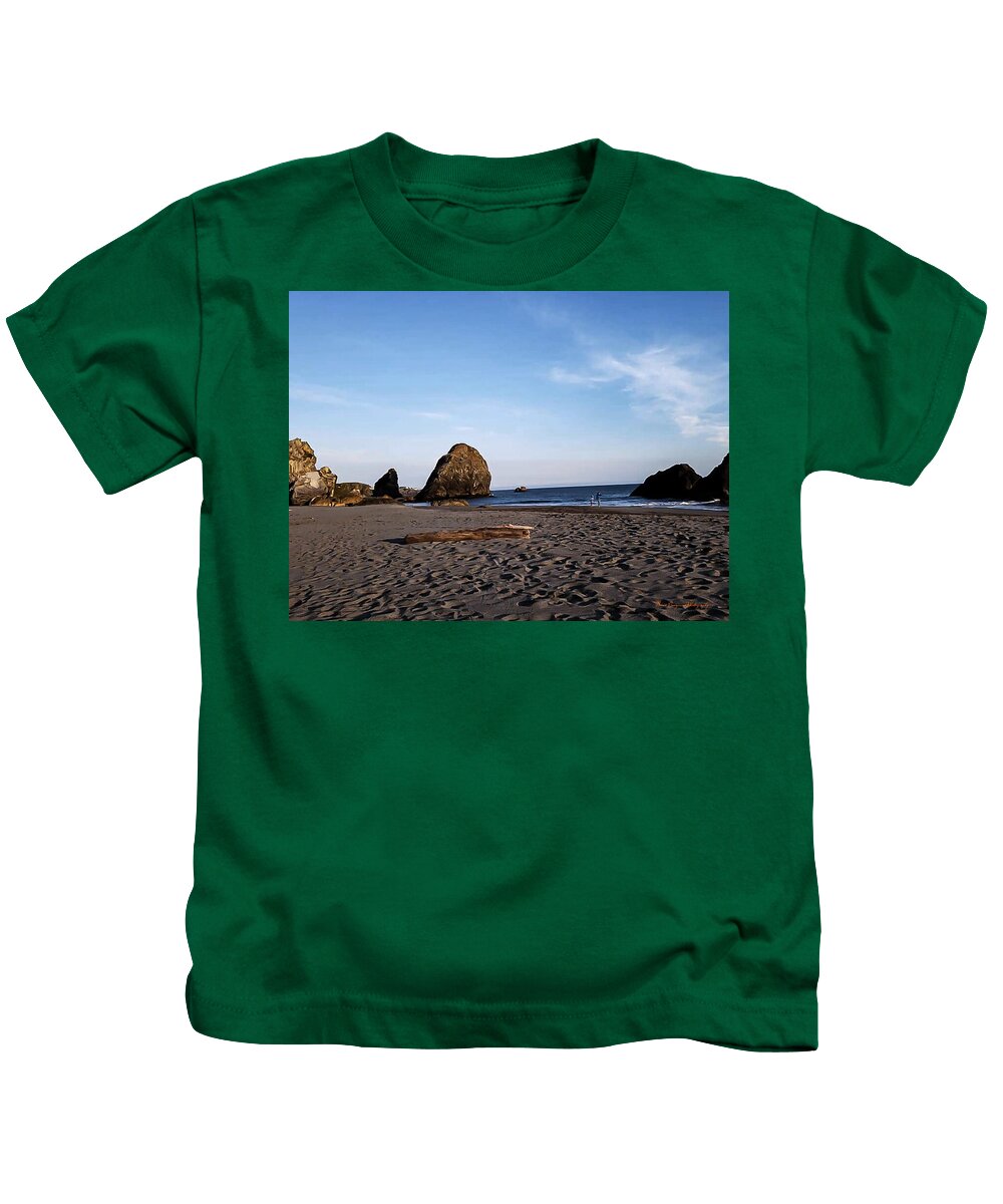 At the beach 4 - Kids T-Shirt