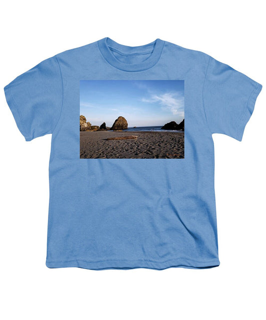 At the beach 4 - Youth T-Shirt