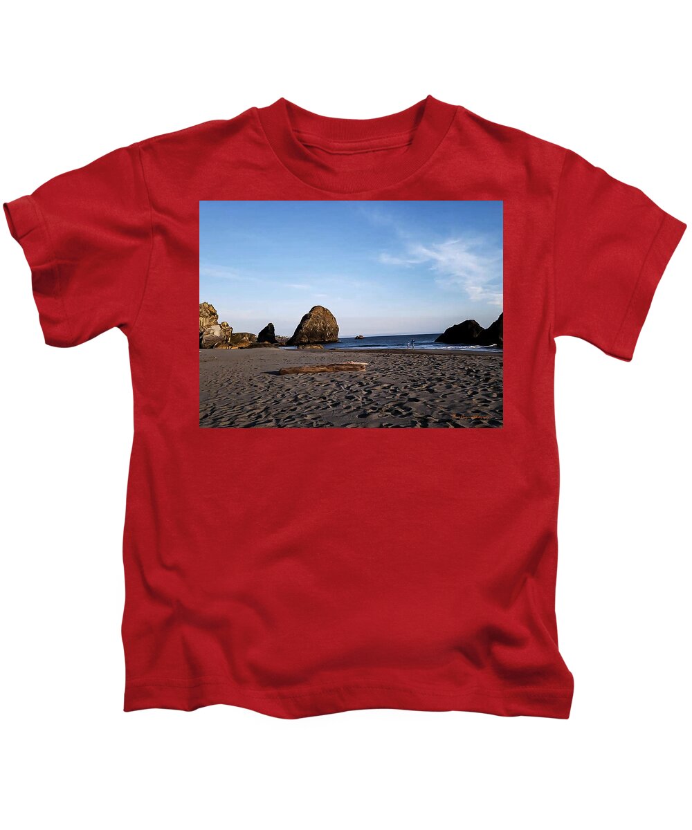 At the beach 4 - Kids T-Shirt