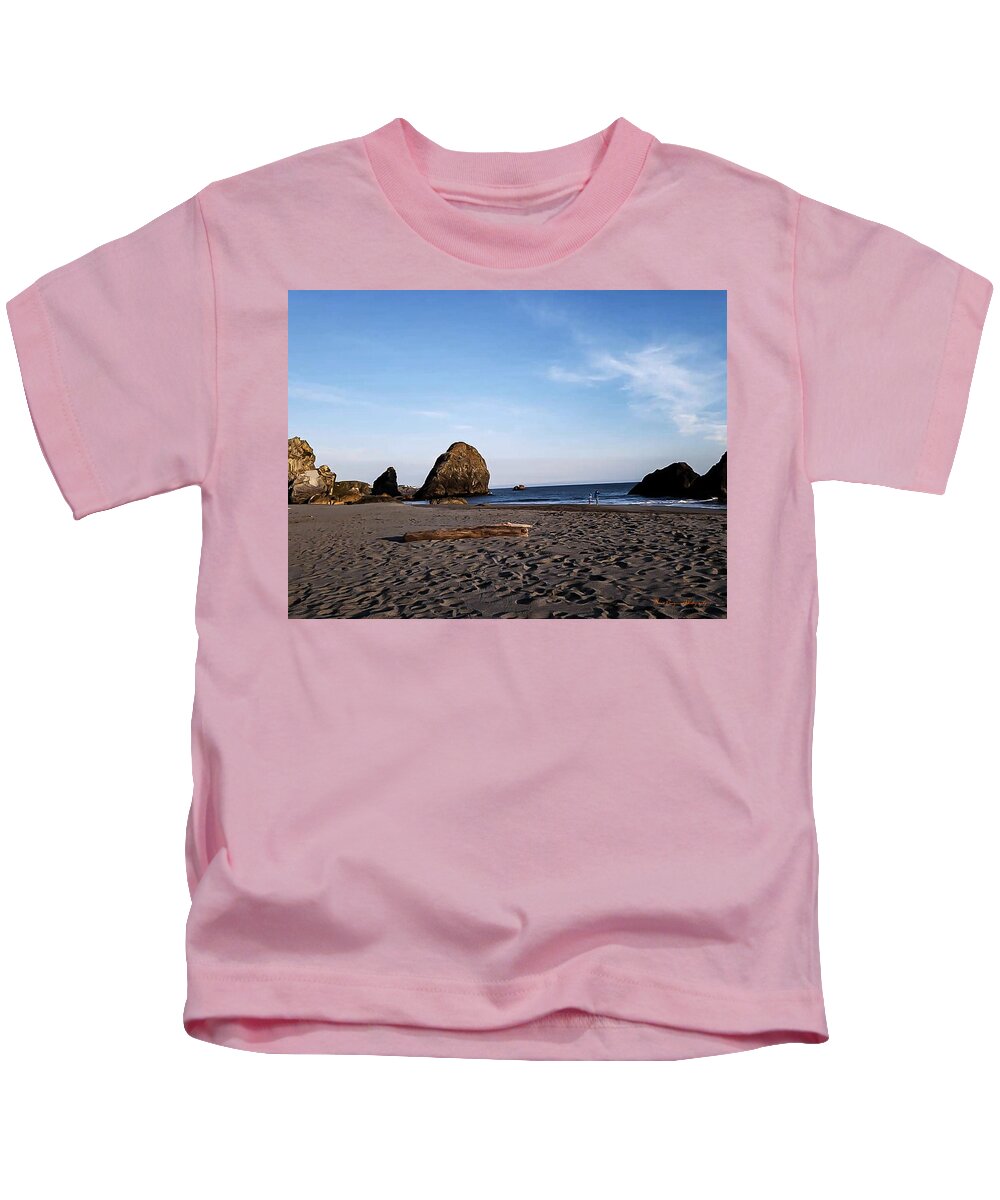 At the beach 4 - Kids T-Shirt