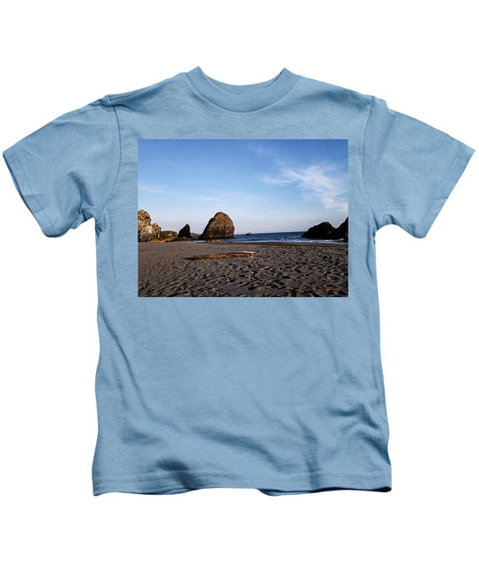 At the beach 4 - Kids T-Shirt