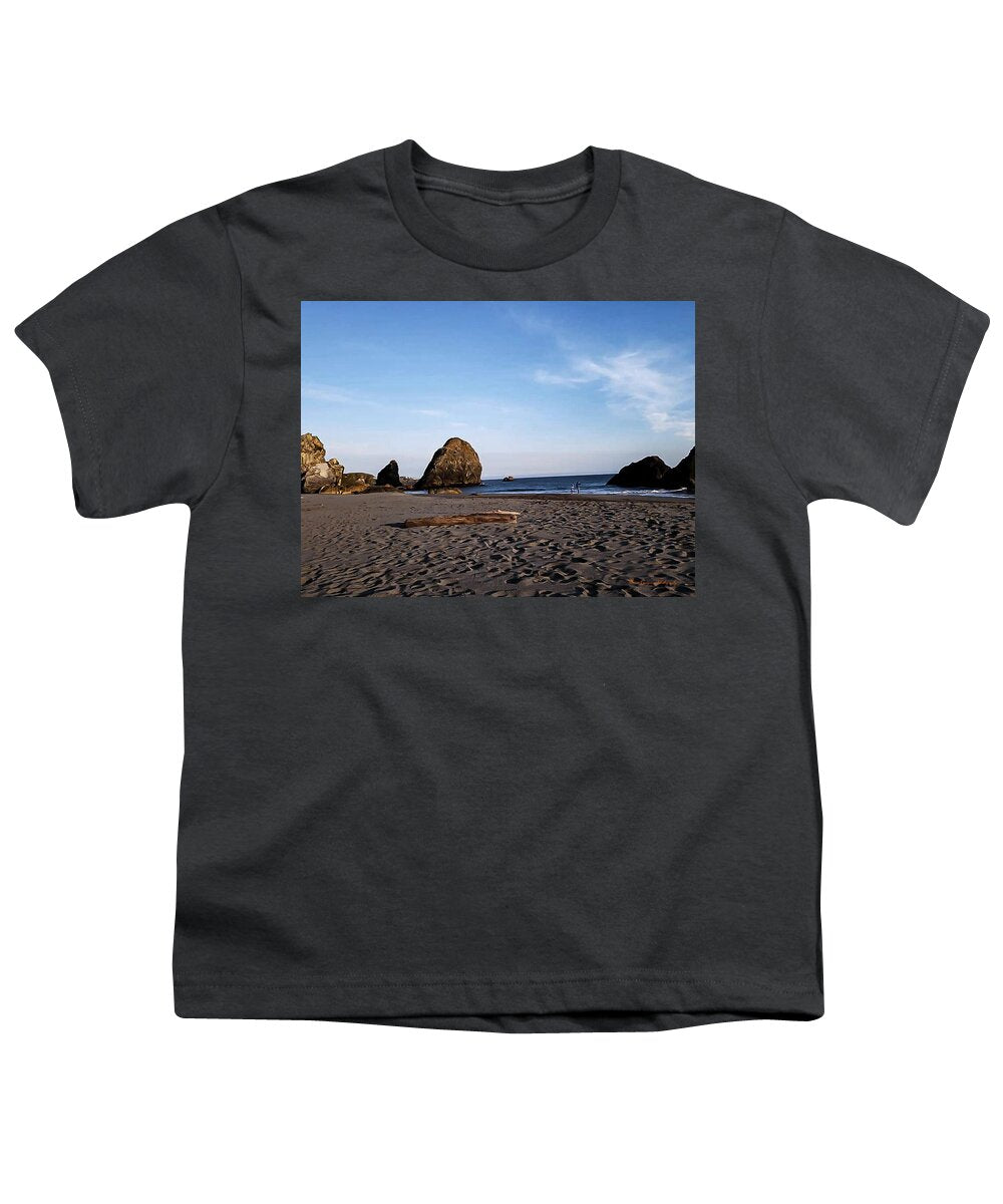 At the beach 4 - Youth T-Shirt