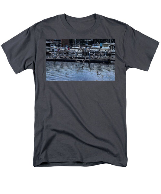 Birds at the Dock - Men's T-Shirt  (Regular Fit)