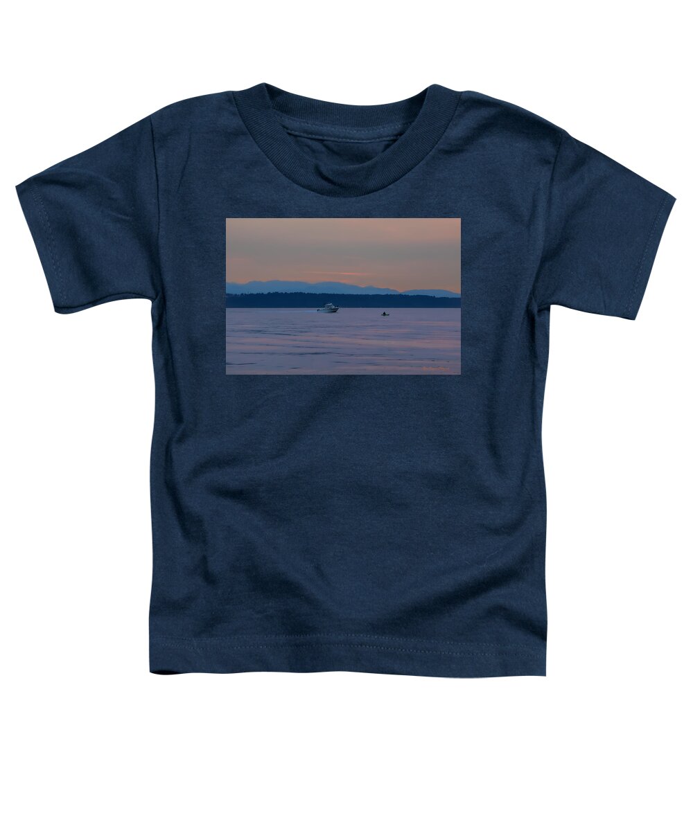 Boating at sunset - Toddler T-Shirt