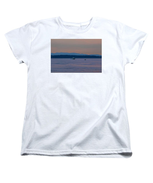 Boating at sunset - Women's T-Shirt (Standard Fit)