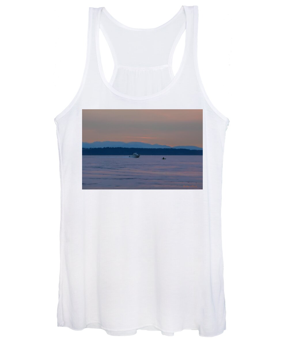 Boating at sunset - Women's Tank Top