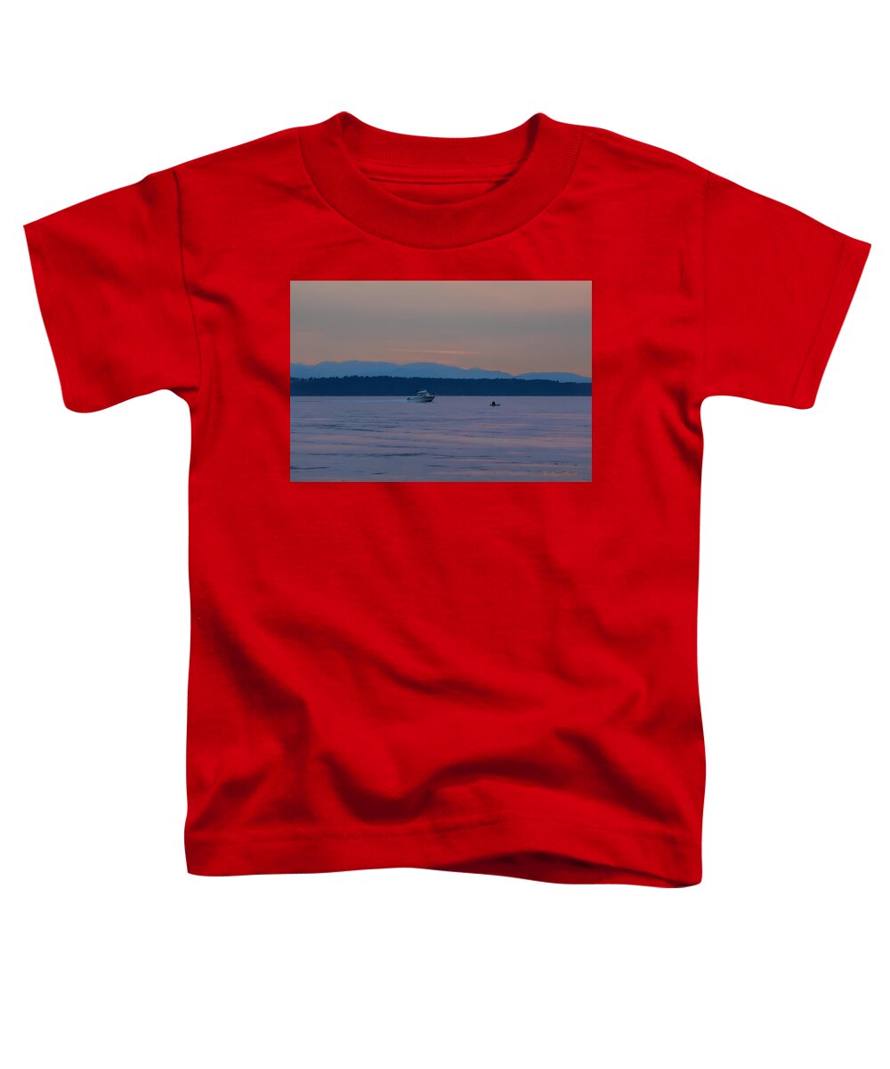 Boating at sunset - Toddler T-Shirt