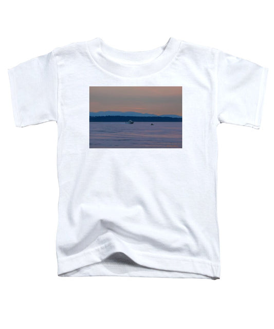 Boating at sunset - Toddler T-Shirt