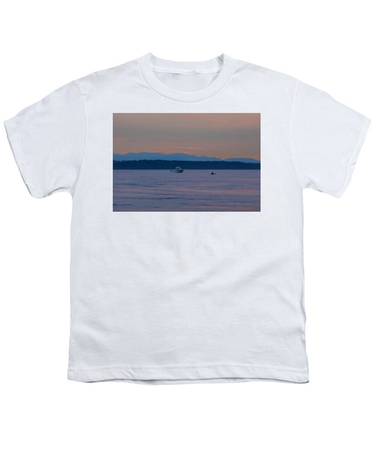 Boating at sunset - Youth T-Shirt
