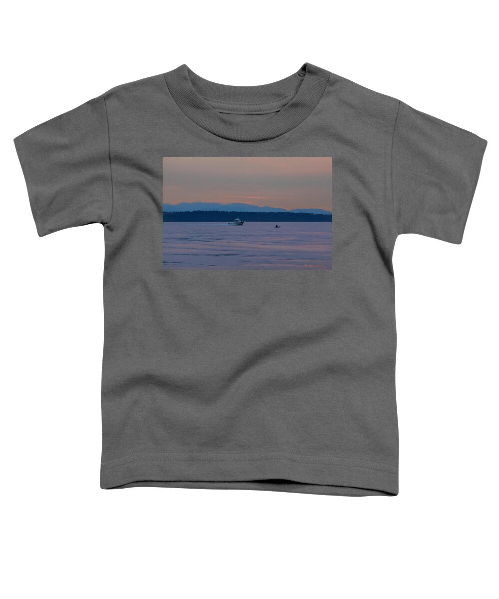 Boating at sunset - Toddler T-Shirt