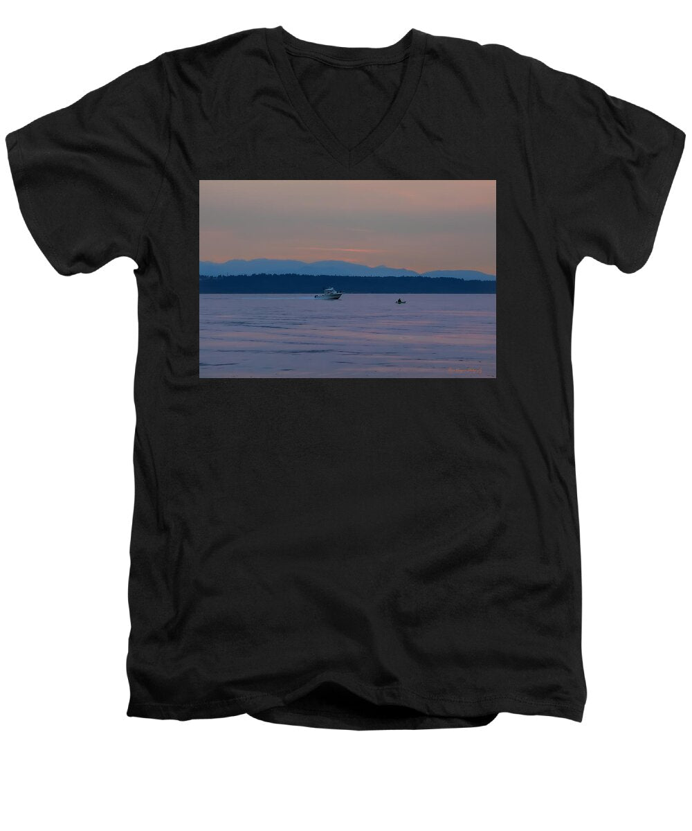 Boating at sunset - Men's V-Neck T-Shirt